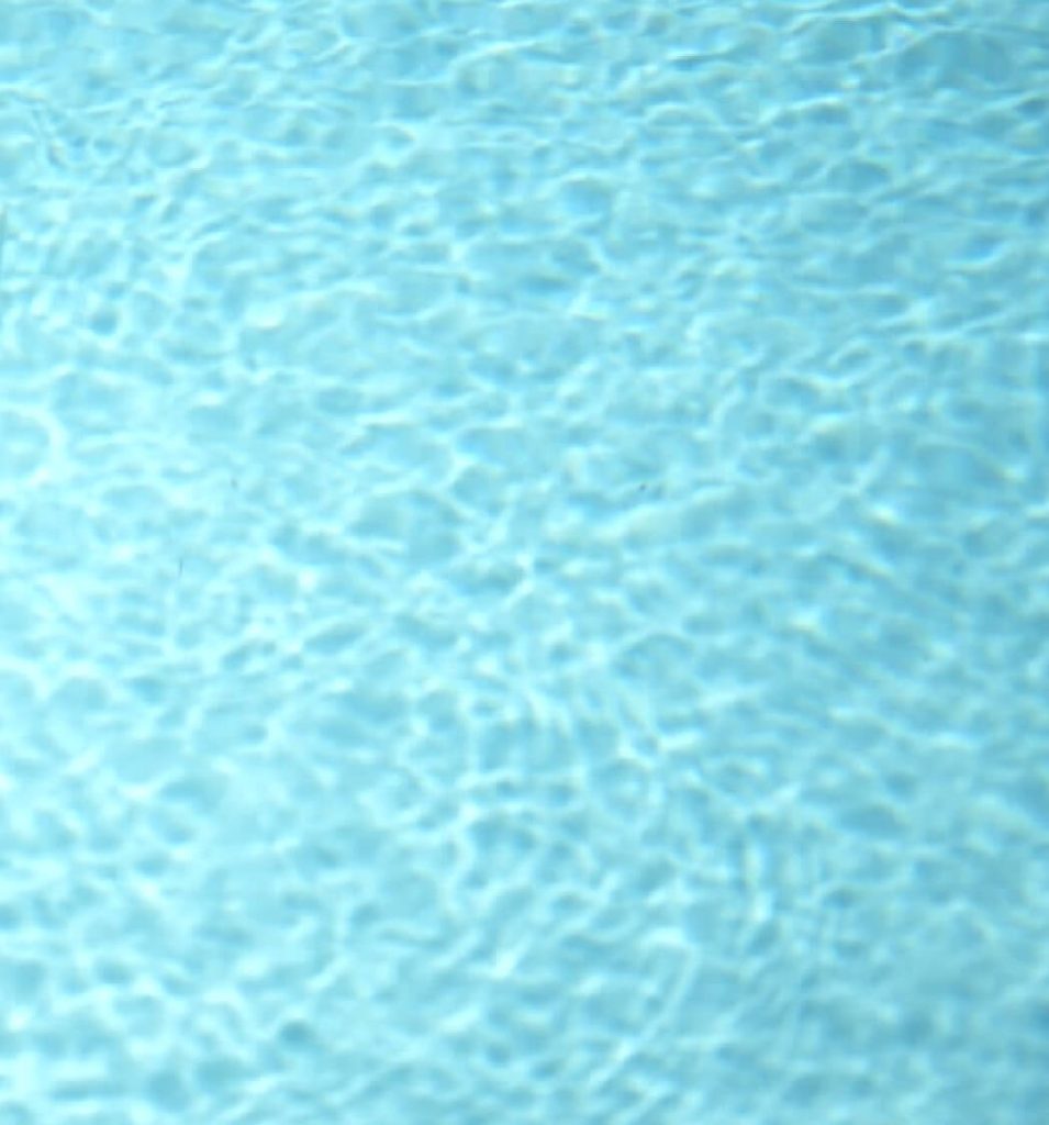 Wasser mit kleinen Wellen
