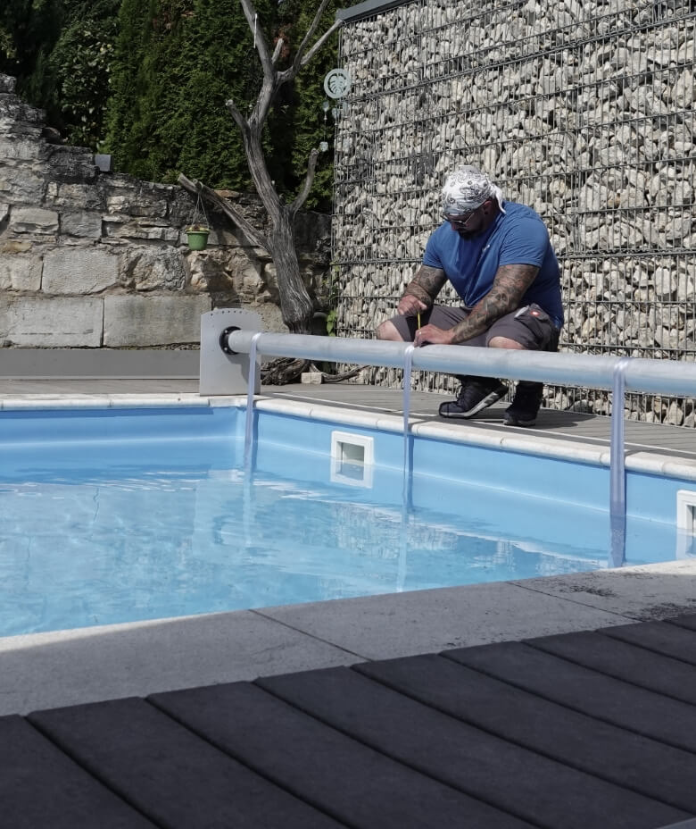 Bild eines Pool-Handwerkers - Wartung-Instandhaltung
